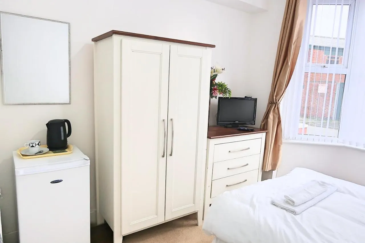 Whitburn Guest House About 7 Mins Walk To The City Free Internet Tv Донкастер