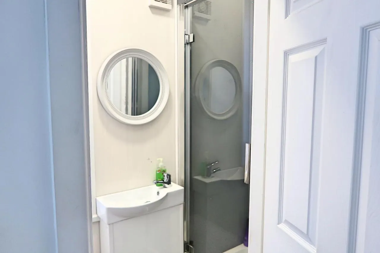 Whitburn Guest House About 7 Mins Walk To The City Free Internet Tv Донкастер Великобритания